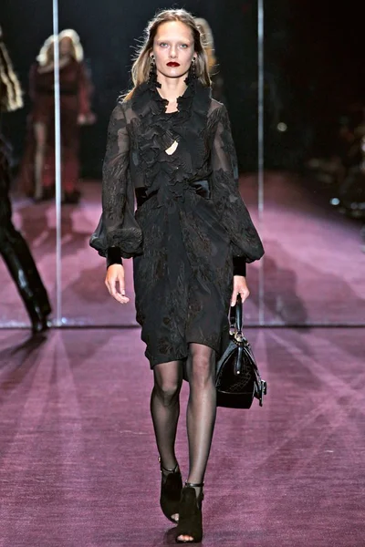 Look 25